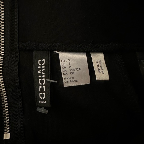 H&M black skirt - Picture 2 of 3